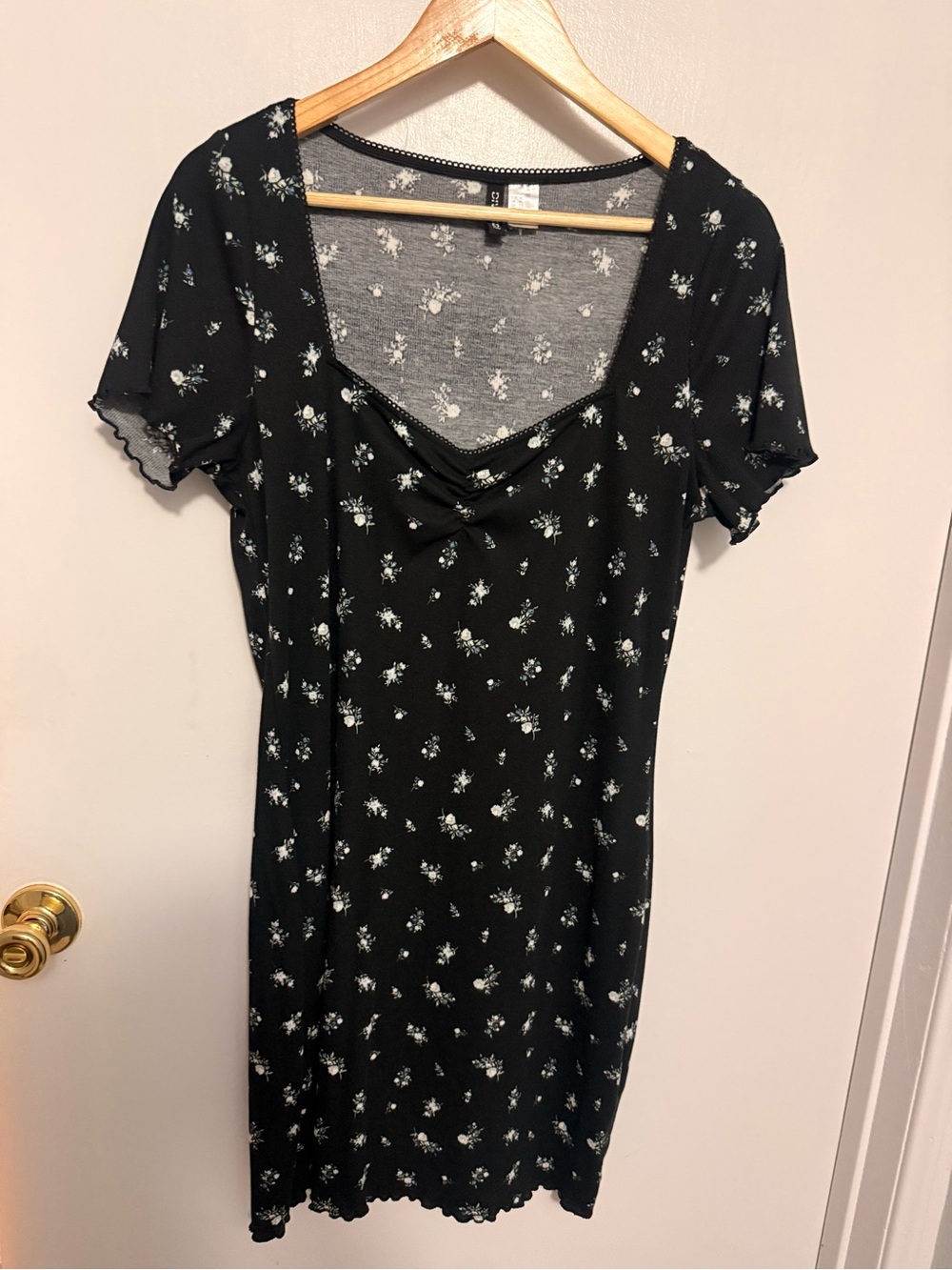 H&M Black Floral Print Knit Dress